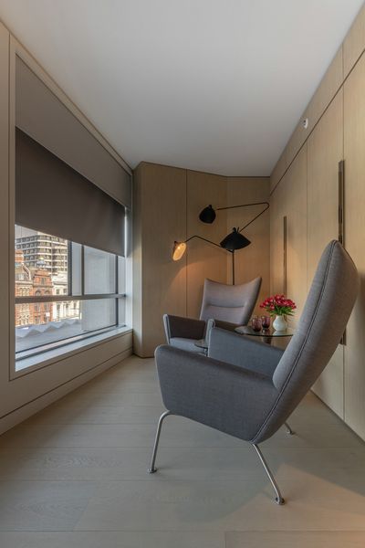 Systèmes stores enrouleurs, SG 4960, Multiscreen 1-10%, Centre Point, London, United Kingdom, Recess