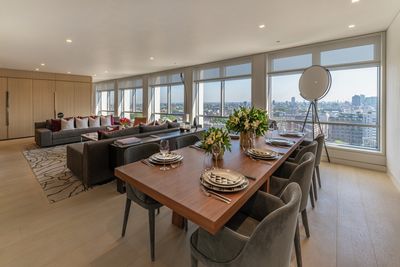 Systèmes stores enrouleurs, SG 4960, Multiscreen 1-10%, Centre Point, London, United Kingdom, Recess