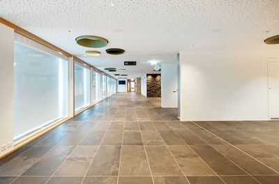 Rolgordijnsystemen, SG 4970, Aluscreen Futura 3%, Room shot "Glacier Restaurant Jungfraujoch", Switzerland