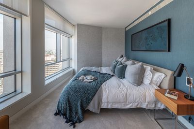 Systèmes stores enrouleurs, SG 4960, Multiscreen 1-10%, Centre Point, London, United Kingdom, Recess