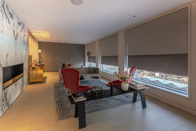 Systèmes stores enrouleurs, SG 4960, Multiscreen 1-10%, Centre Point, London, United Kingdom, Recess