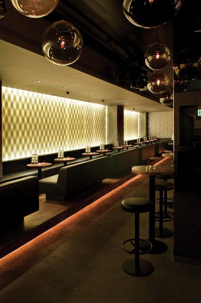 Verticale lamelgordijnsystemen, SG 2810, Multi Visio, Room shot "Amber Club", Zurich, Switzerland, Vertical Waves